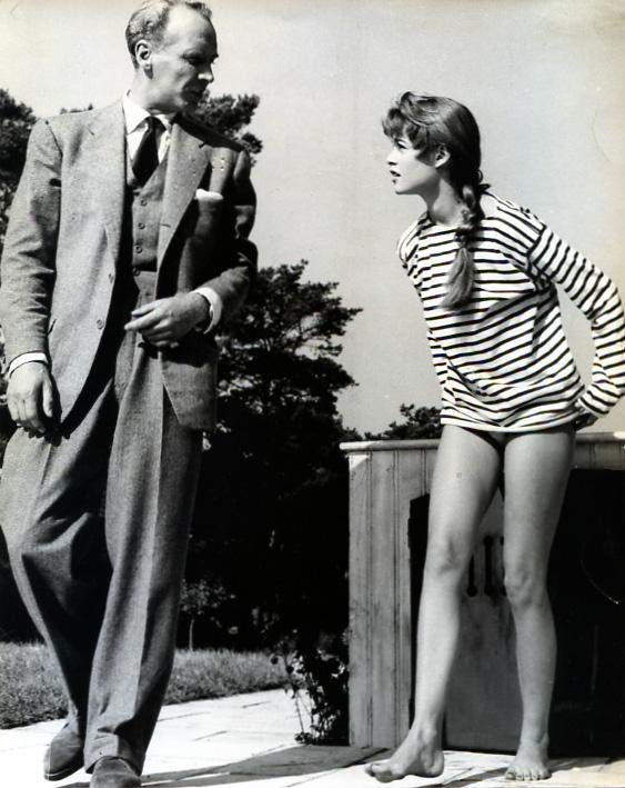 Naughty Girl (1956) Screenshot 5 
