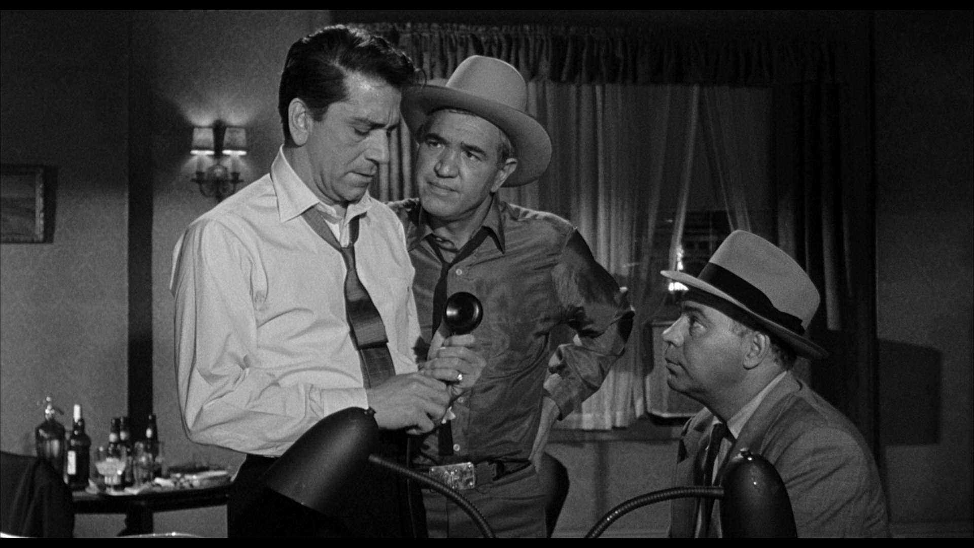 The Brothers Rico (1957) Screenshot 2
