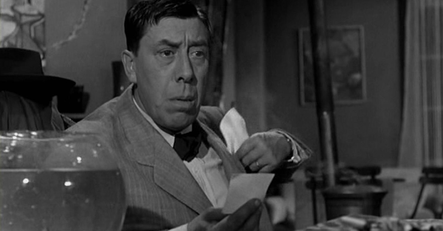 The Man in the Raincoat (1957) Screenshot 3
