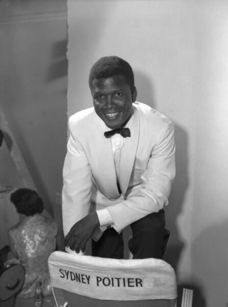 The Mark of the Hawk (1957) Screenshot 3