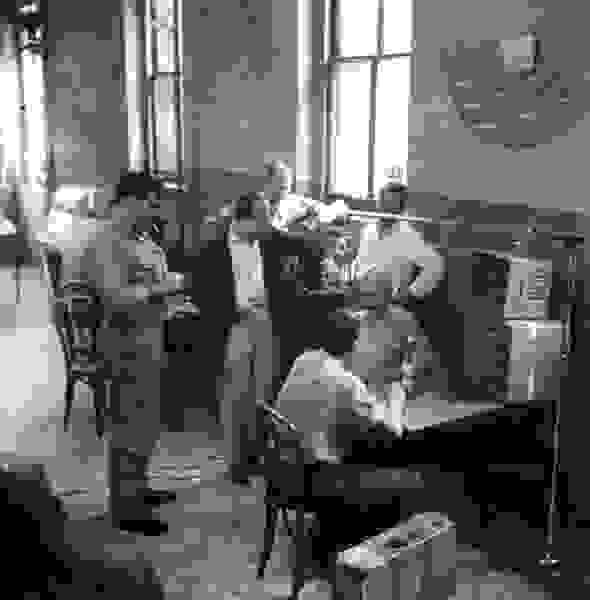 On the Bowery (1956) Screenshot 1