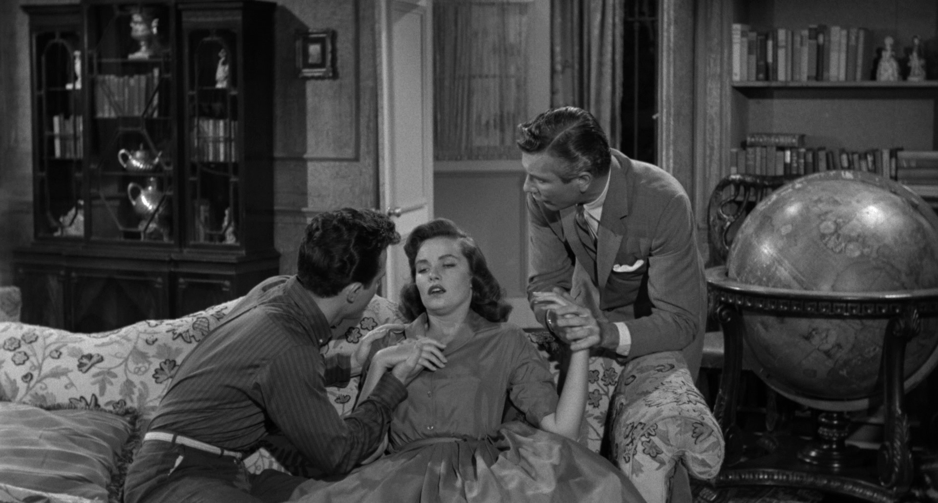 Frankenstein's Daughter (1958) Screenshot 3