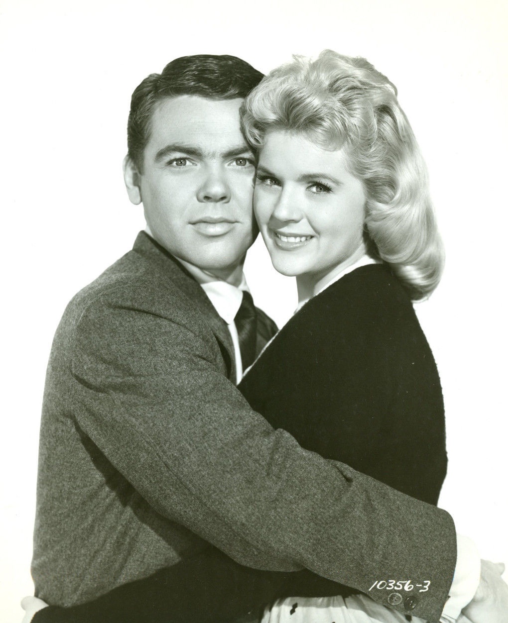 The Party Crashers (1958) Screenshot 1