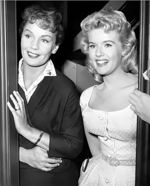 The Party Crashers (1958) Screenshot 2