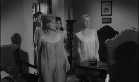 The Vampire and the Ballerina (1960) Screenshot 1
