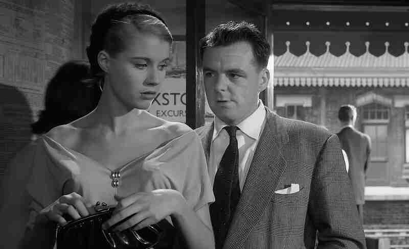 Please Turn Over (1959) Screenshot 5