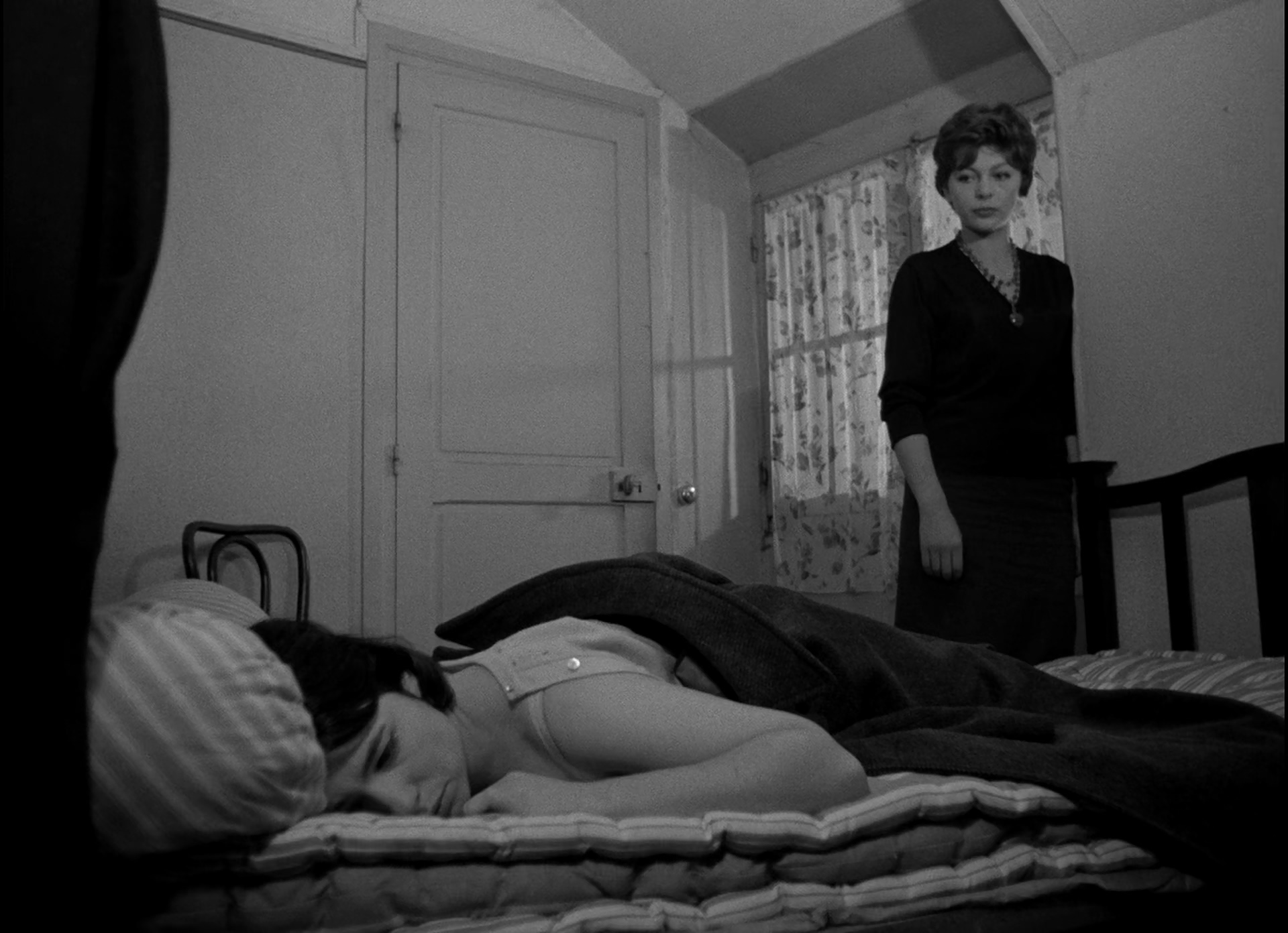 Paris Belongs to Us (1961) Screenshot 4