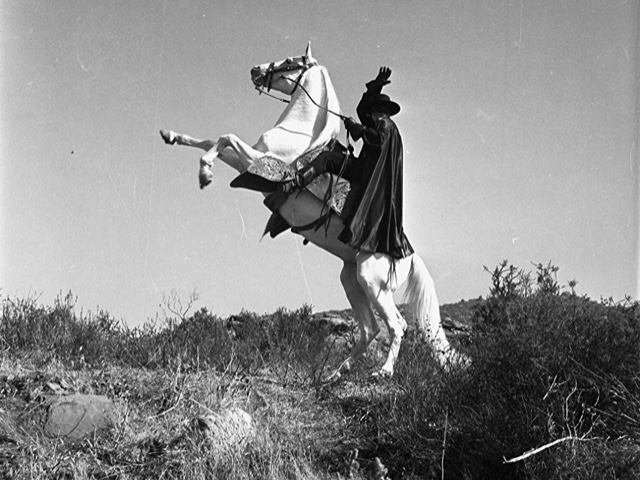 The Sign of Zorro (1958) Screenshot 3