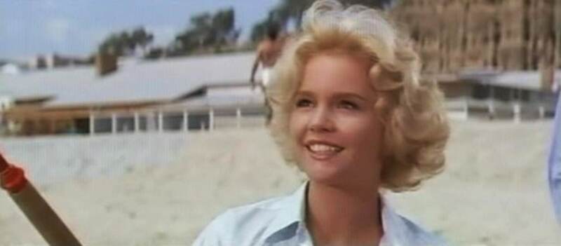 Bachelor Flat (1961) Screenshot 1