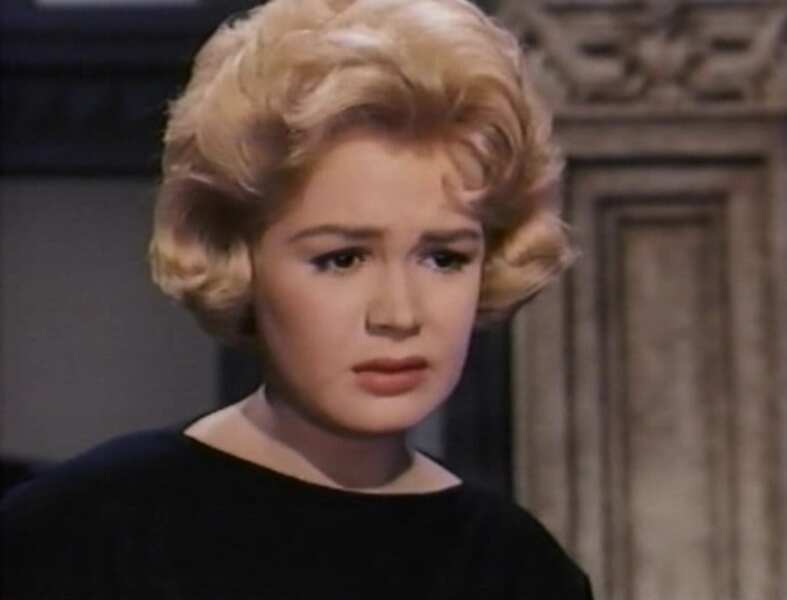 Romanoff and Juliet (1961) Screenshot 1