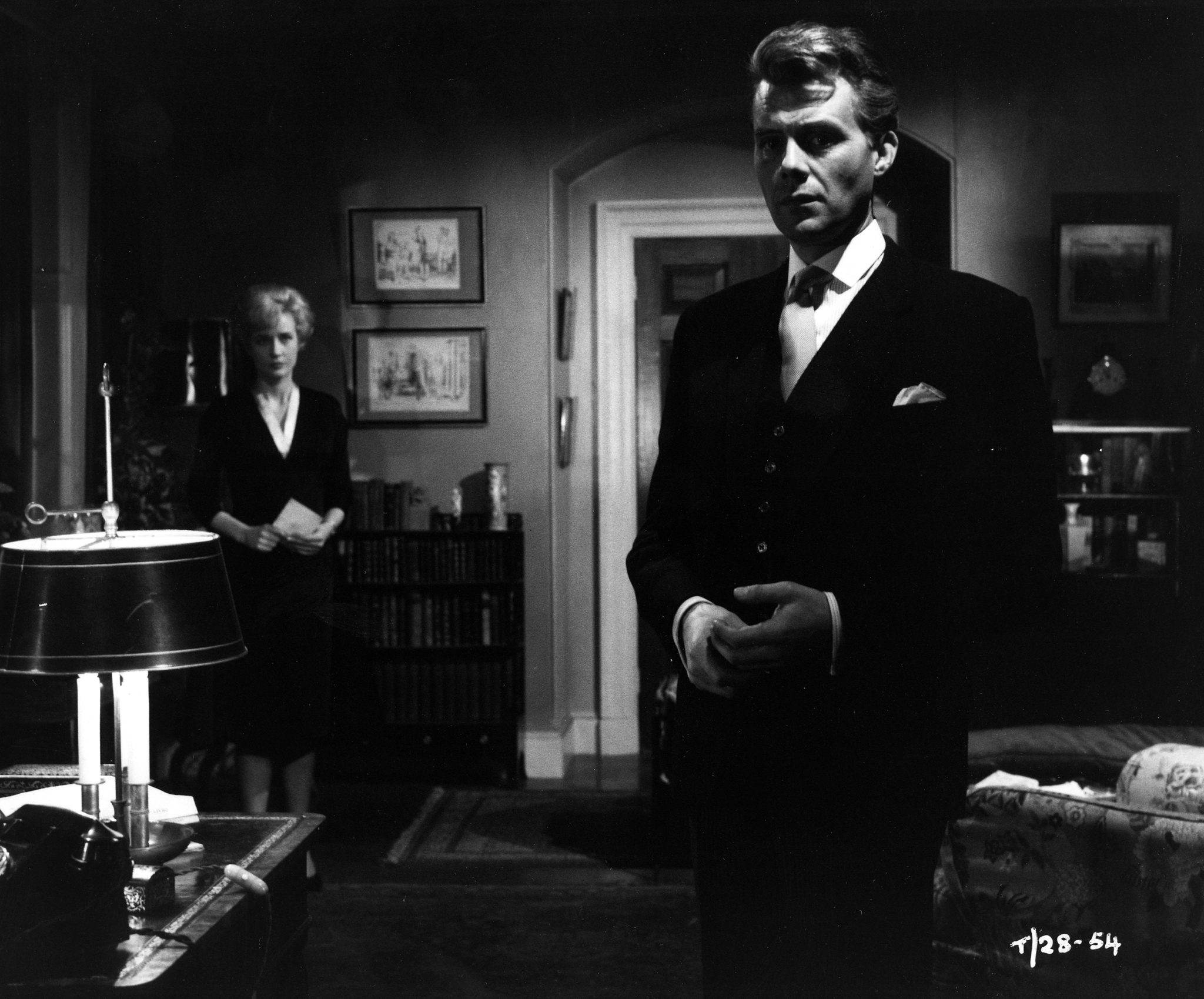 Victim (1961) Screenshot 1