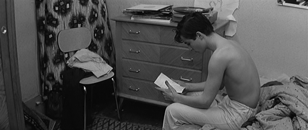 Love at Twenty (1962) Screenshot 5 