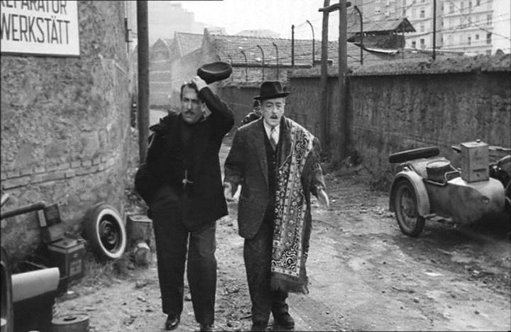Totò e Peppino divisi a Berlino (1962) Screenshot 2 