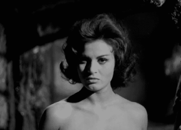The Playgirls and the Vampire (1960) Screenshot 4