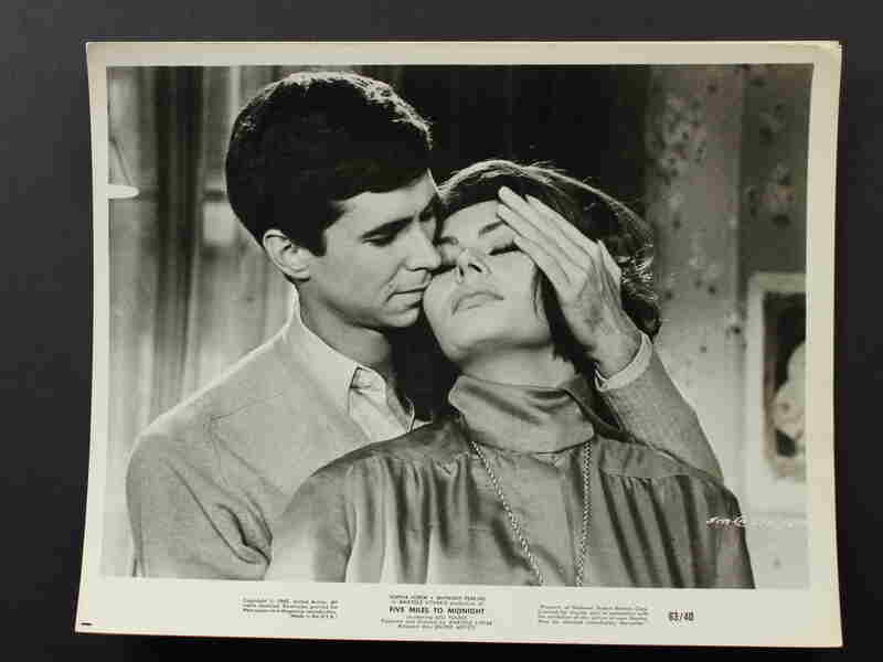 Five Miles to Midnight (1962) Screenshot 5