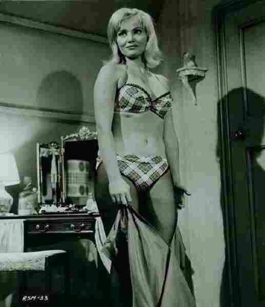 Rattle of a Simple Man (1964) Screenshot 4