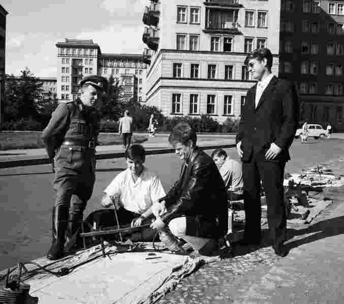 Berlin um die Ecke (1965) Screenshot 1