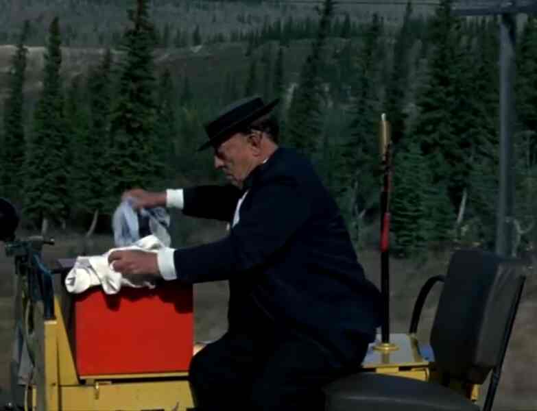 The Railrodder (1965) Screenshot 4