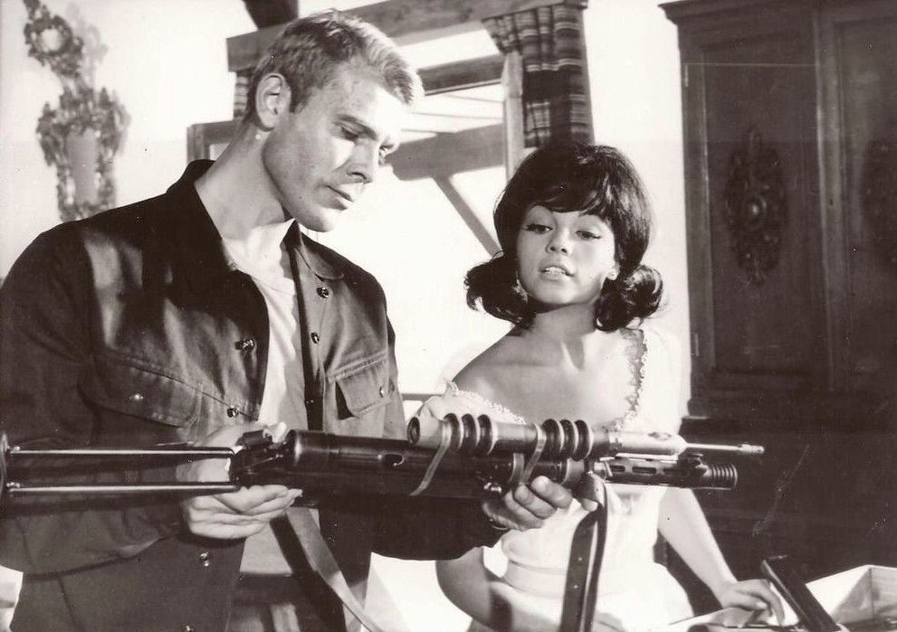 Agent 3S3, Massacre in the Sun (1966) Screenshot 3