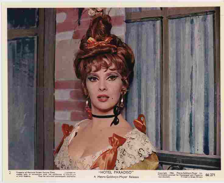 Hotel Paradiso (1966) Screenshot 4