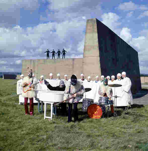 Magical Mystery Tour (1967) Screenshot 3