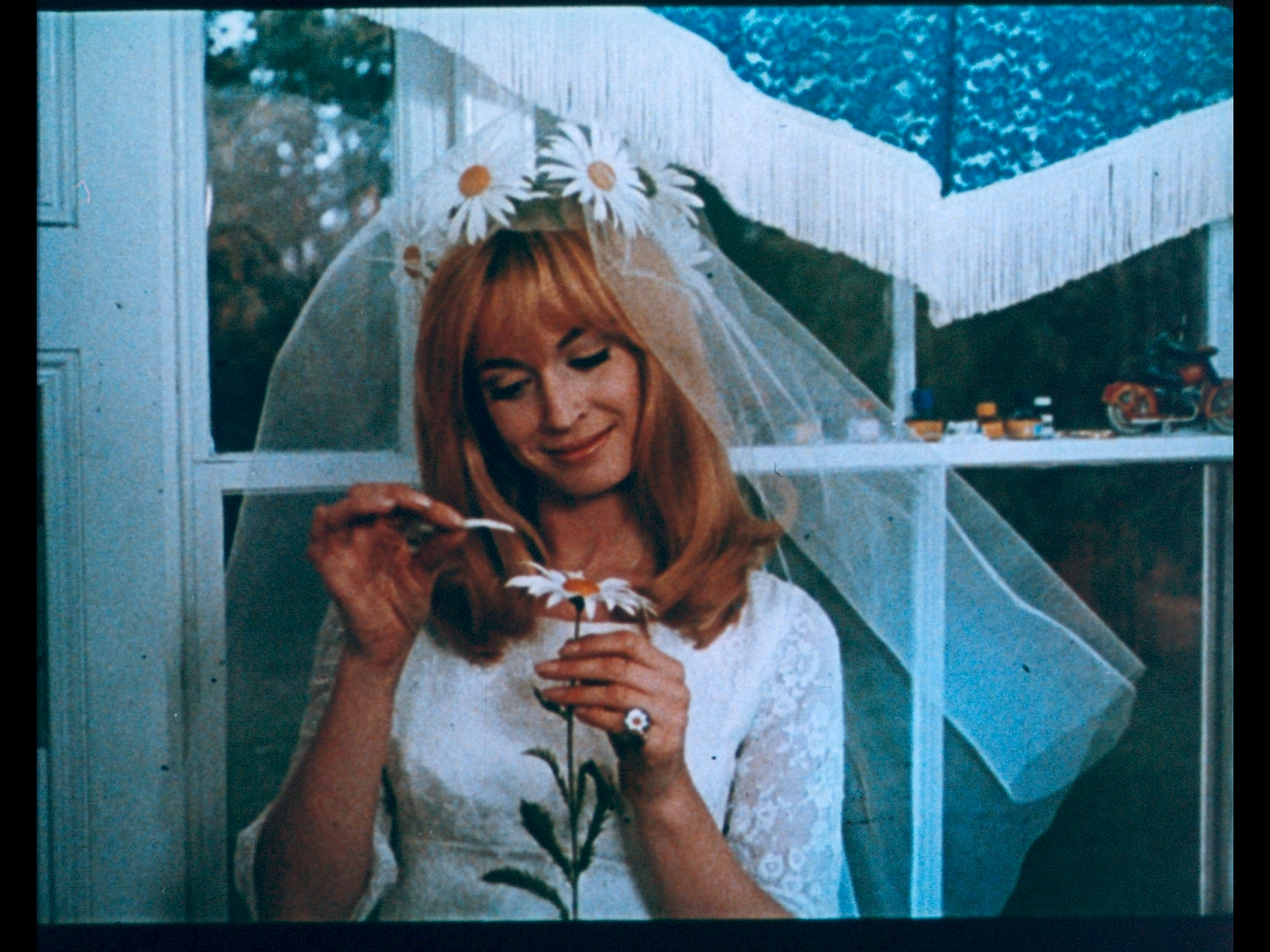 30 Is a Dangerous Age, Cynthia (1968) Screenshot 3