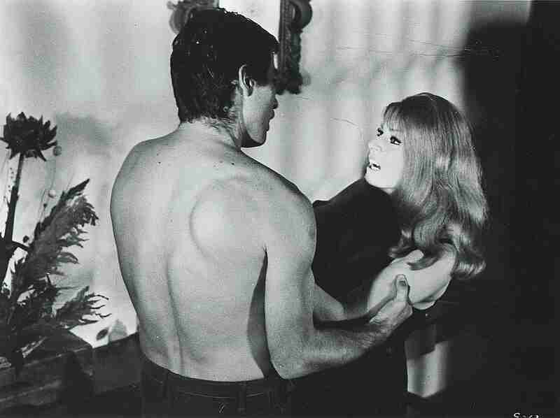 The Cobra (1967) Screenshot 1