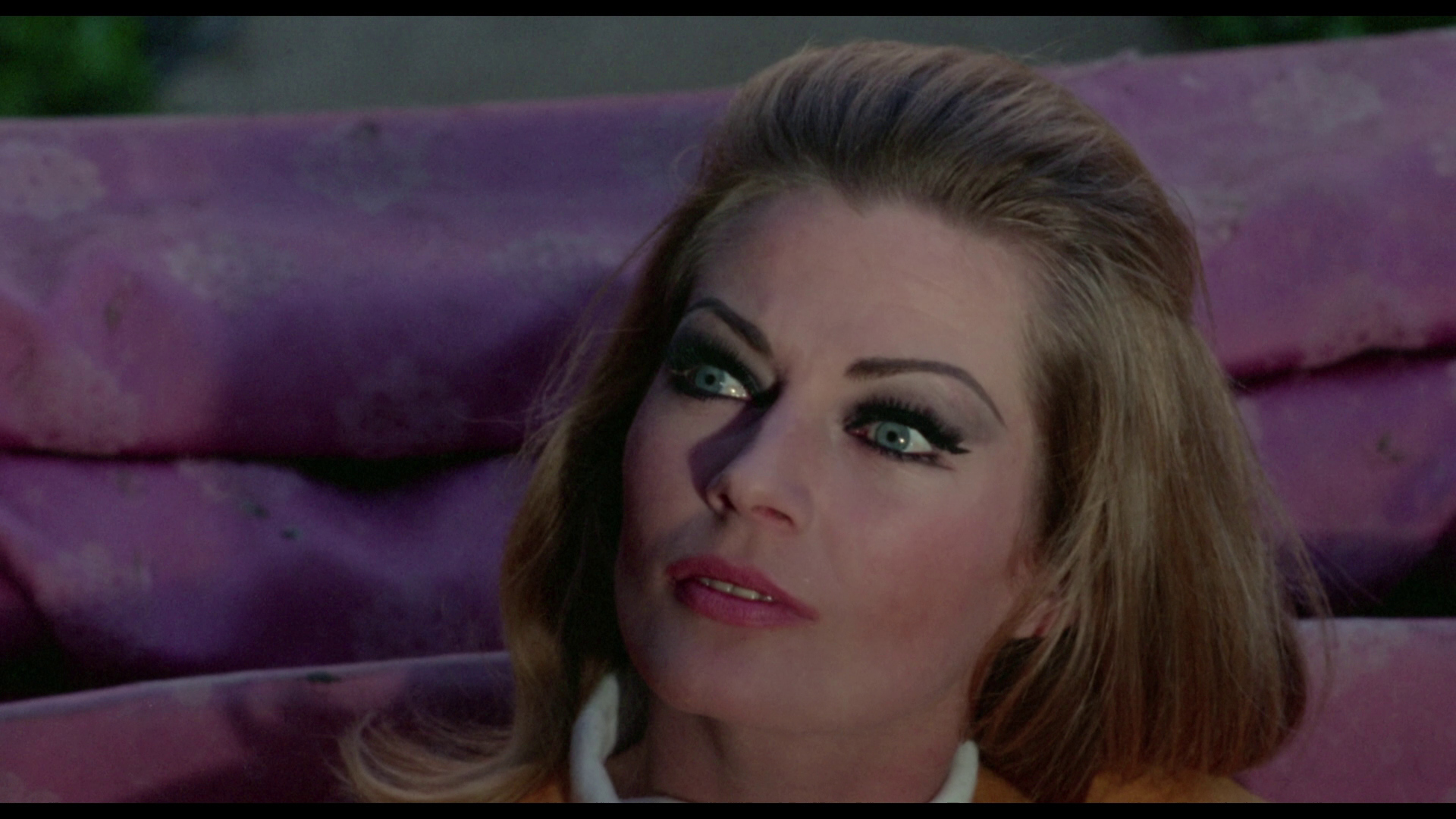 Fangs of the Living Dead (1969) Screenshot 3