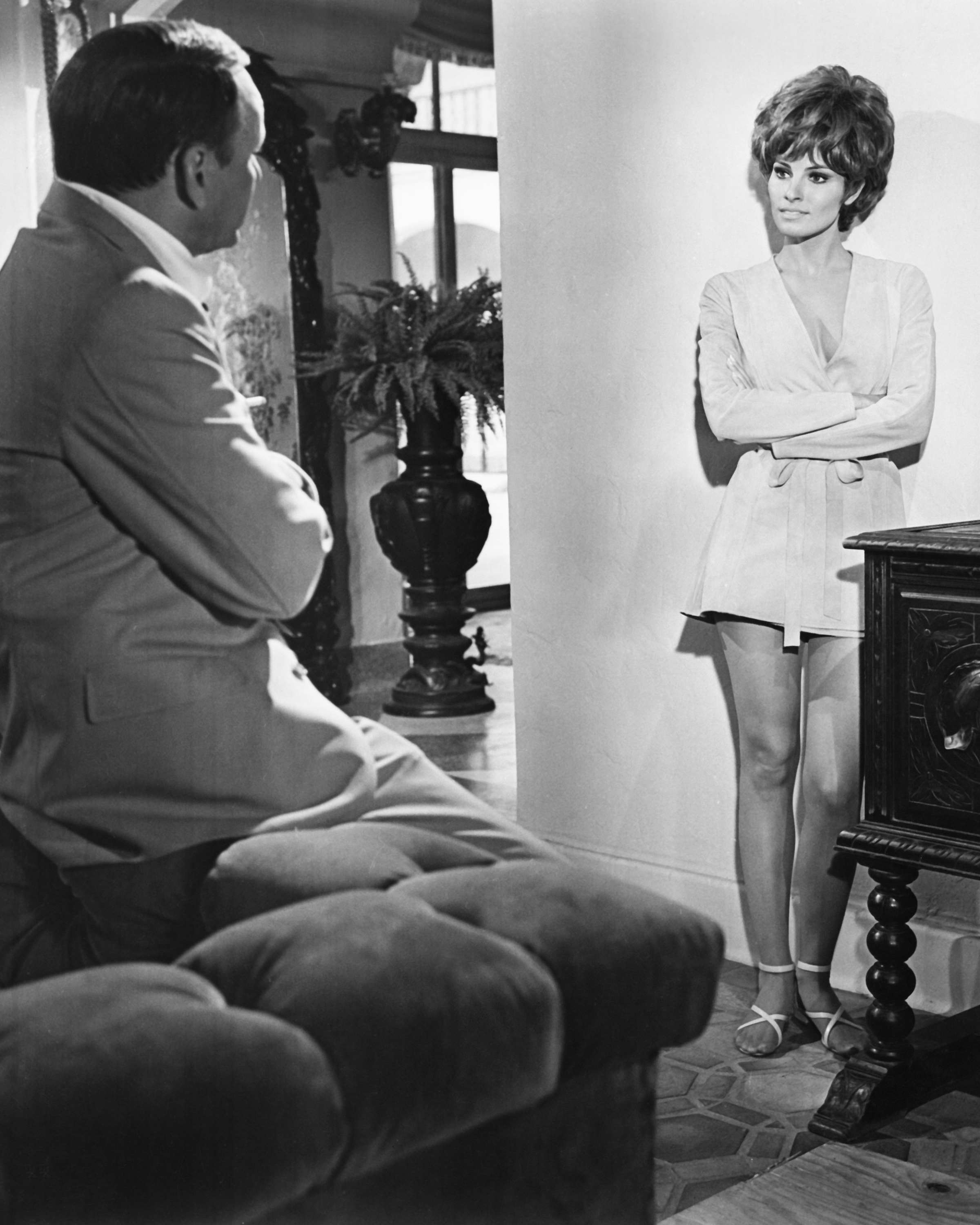 Lady in Cement (1968) Screenshot 4