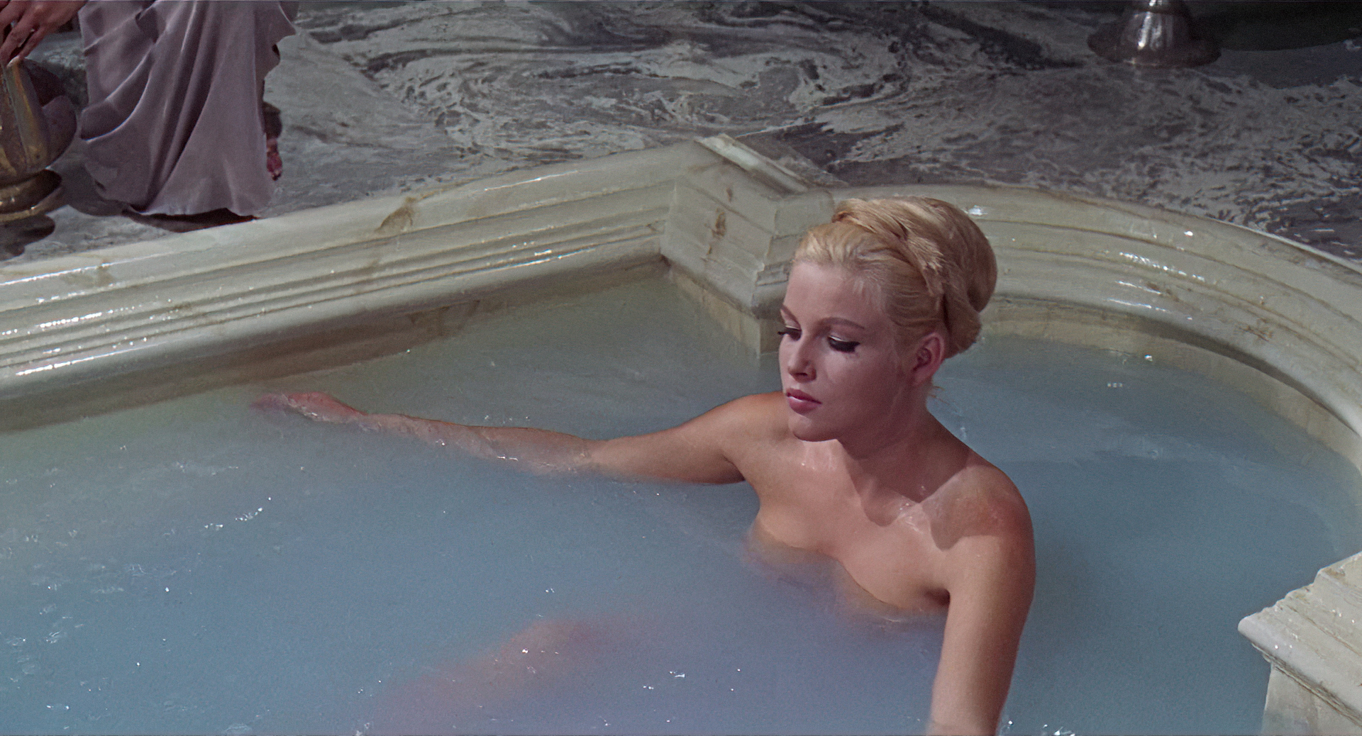 The Vengeance of She (1968) Screenshot 4