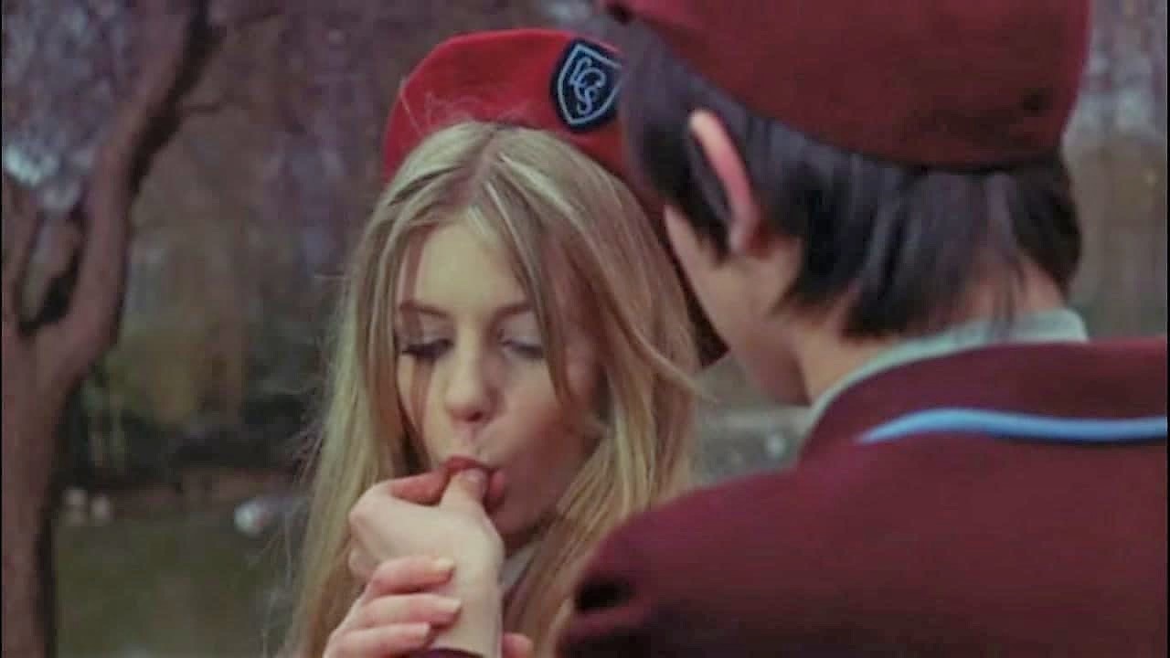 Girly (1970) Screenshot 2