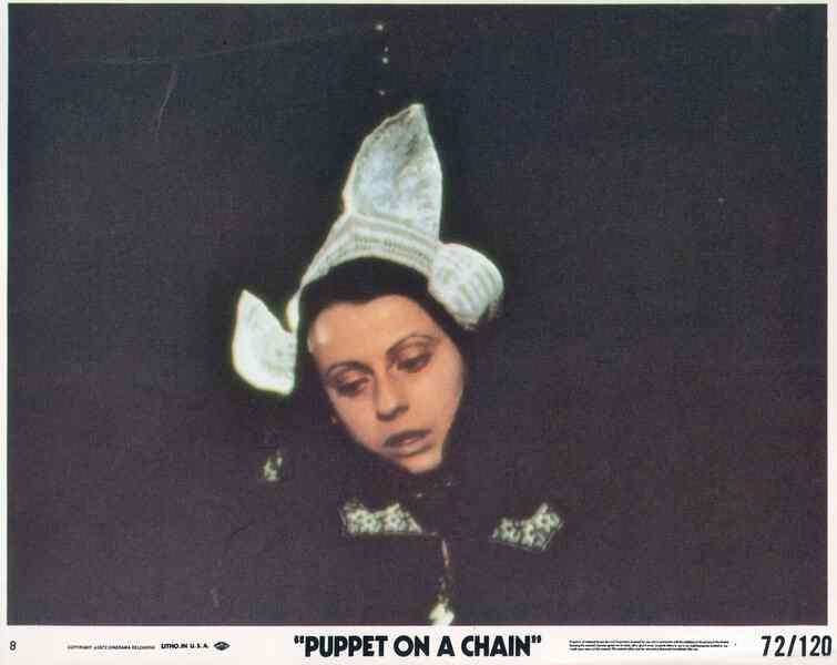 Puppet on a Chain (1970) Screenshot 3