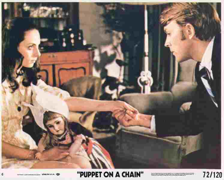 Puppet on a Chain (1970) Screenshot 4