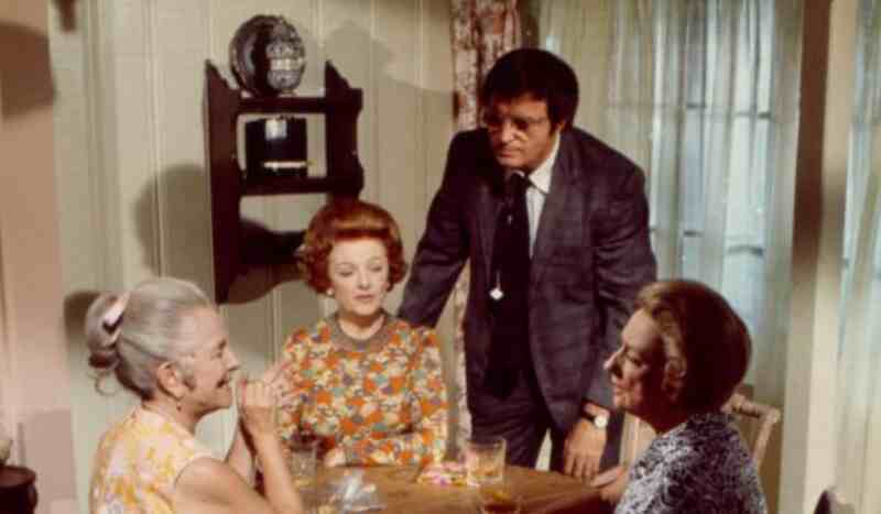 Do Not Fold, Spindle or Mutilate (1971) Screenshot 2