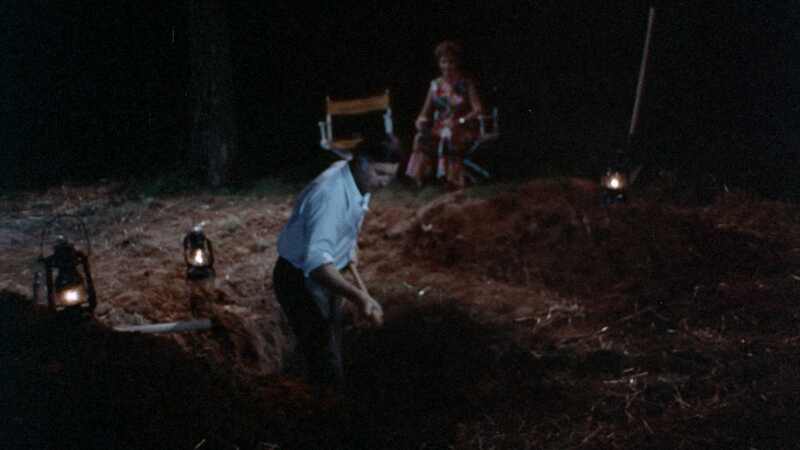 Dear Dead Delilah (1972) Screenshot 2