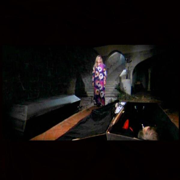 Daughter of Dracula (1972) Screenshot 4