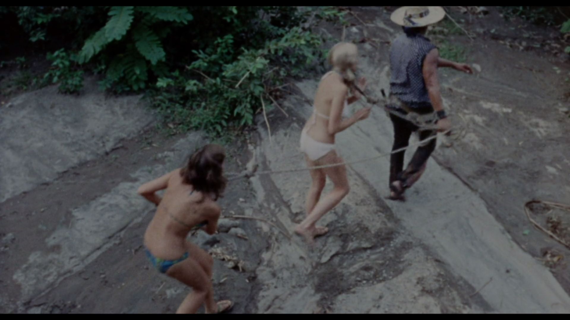 The Hot Box (1972) Screenshot 3
