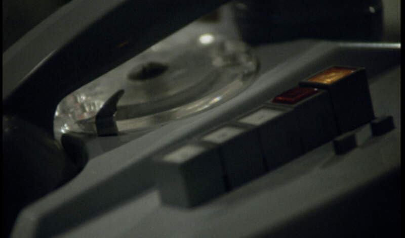 Someone Is Bleeding (1974) Screenshot 4