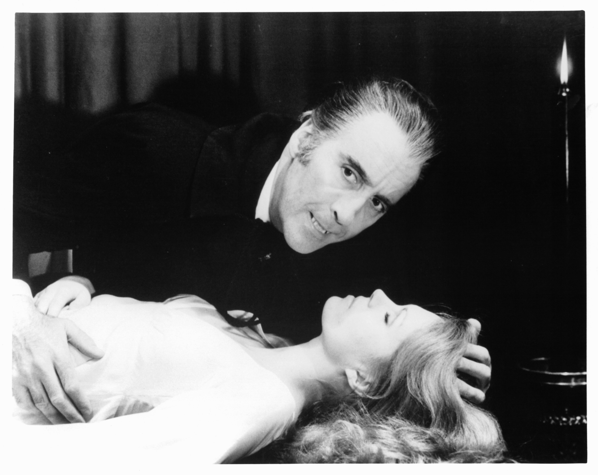 The Satanic Rites of Dracula (1973) Screenshot 2