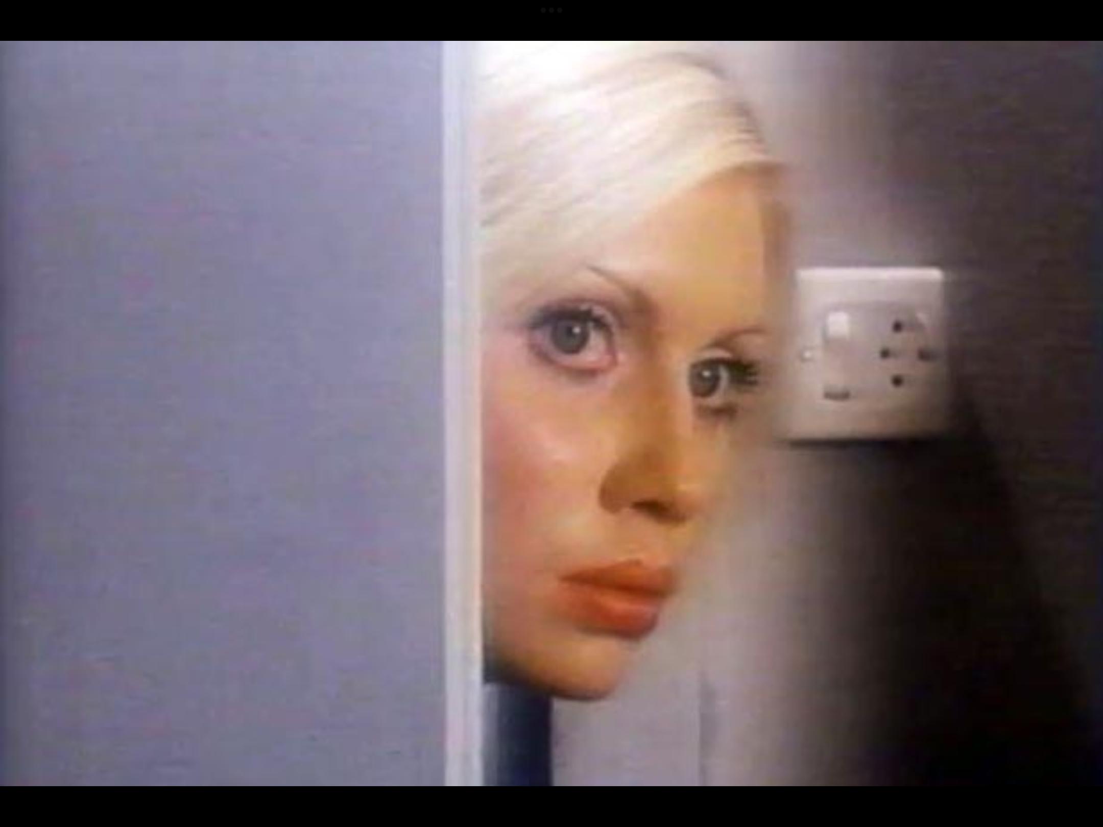 Strip for Action (1974) Screenshot 5