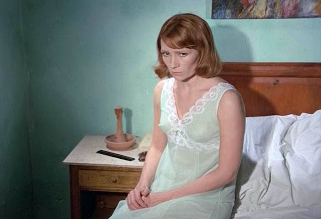 A Woman Possessed (1975) Screenshot 1 