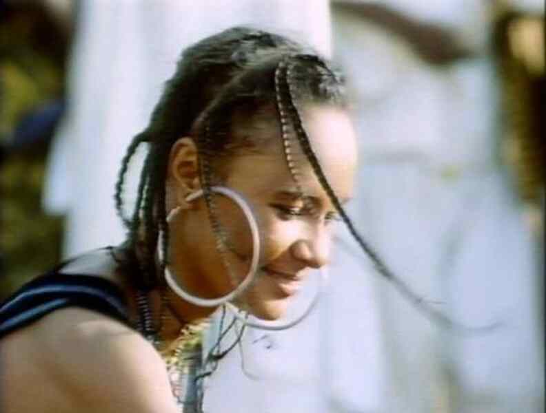 Toula, or the Genie of the Water (1974) Screenshot 2