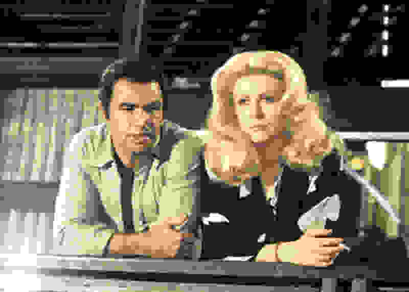 Hustle (1975) Screenshot 3