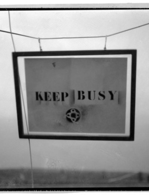 Keep Busy (1975) Screenshot 1 