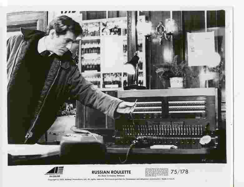 Russian Roulette (1975) Screenshot 4