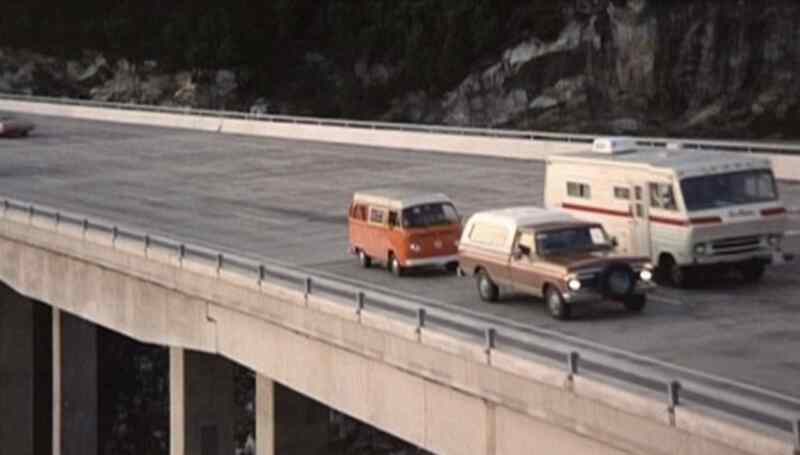 Russian Roulette (1975) Screenshot 5