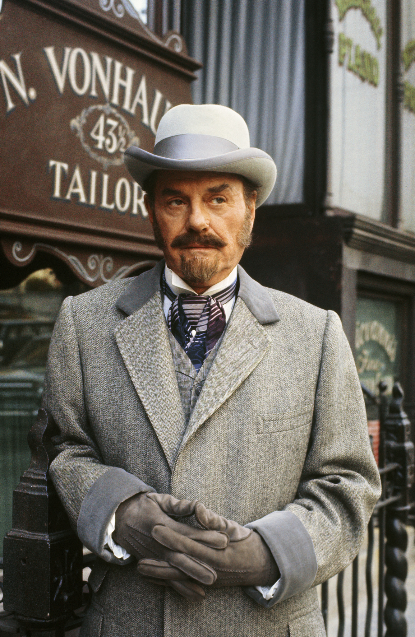 Sherlock Holmes in New York (1976) Screenshot 4