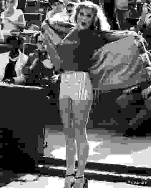 Two-Minute Warning (1976) Screenshot 2