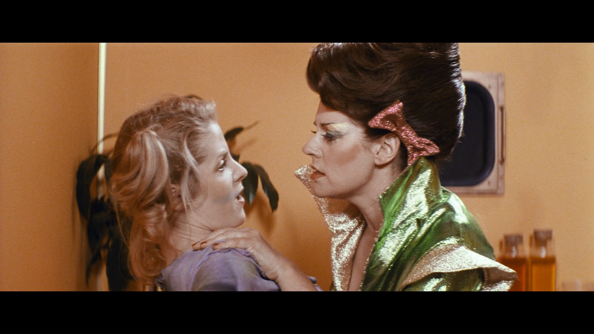 Cinderella 2000 (1977) Screenshot 2
