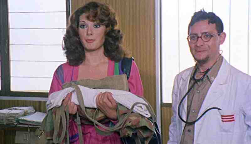 La soldatessa alla visita militare (1977) Screenshot 1